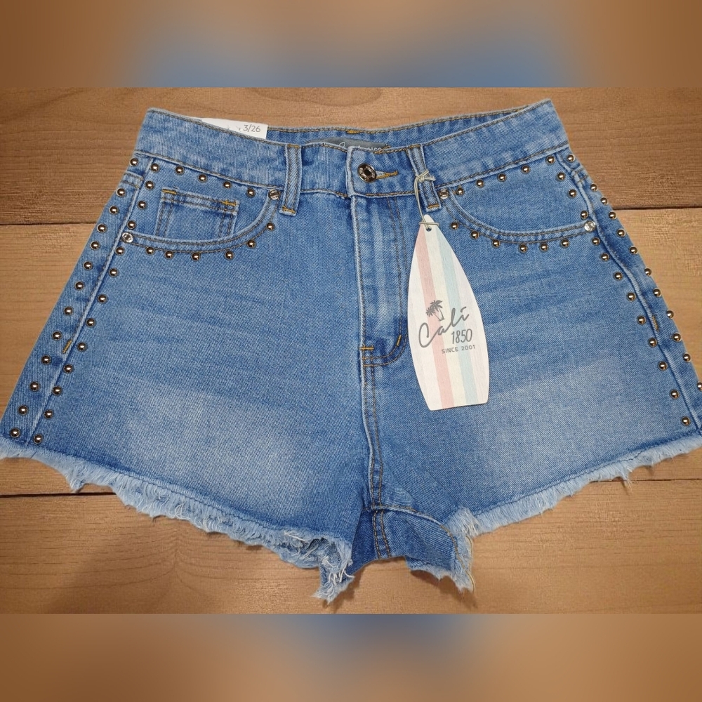 Cali 1850 High-Rise Studded Denim Shorts – Size 3/26 NWT